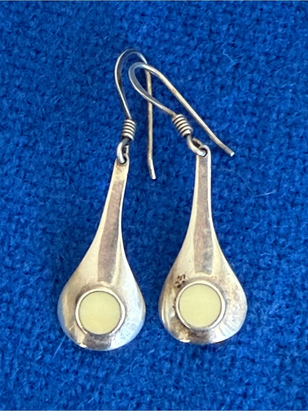 Sterling silver hammered back dangle earrings white stone?